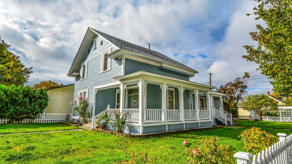 How to Spot a Distressed Property Before It Hits the Market